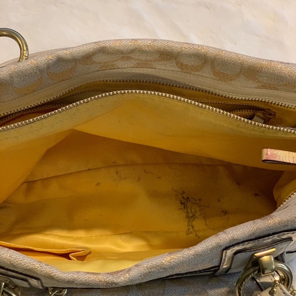 Authentic - Well loved Coach purse. Signs of use. - Picture 7 of 10